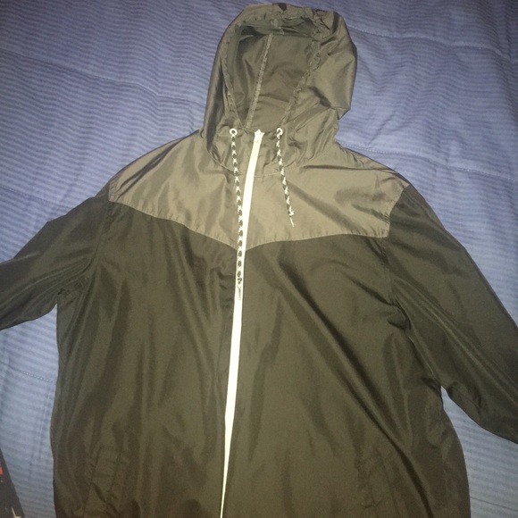 Zine WindBreaker - Picture 2 of 6